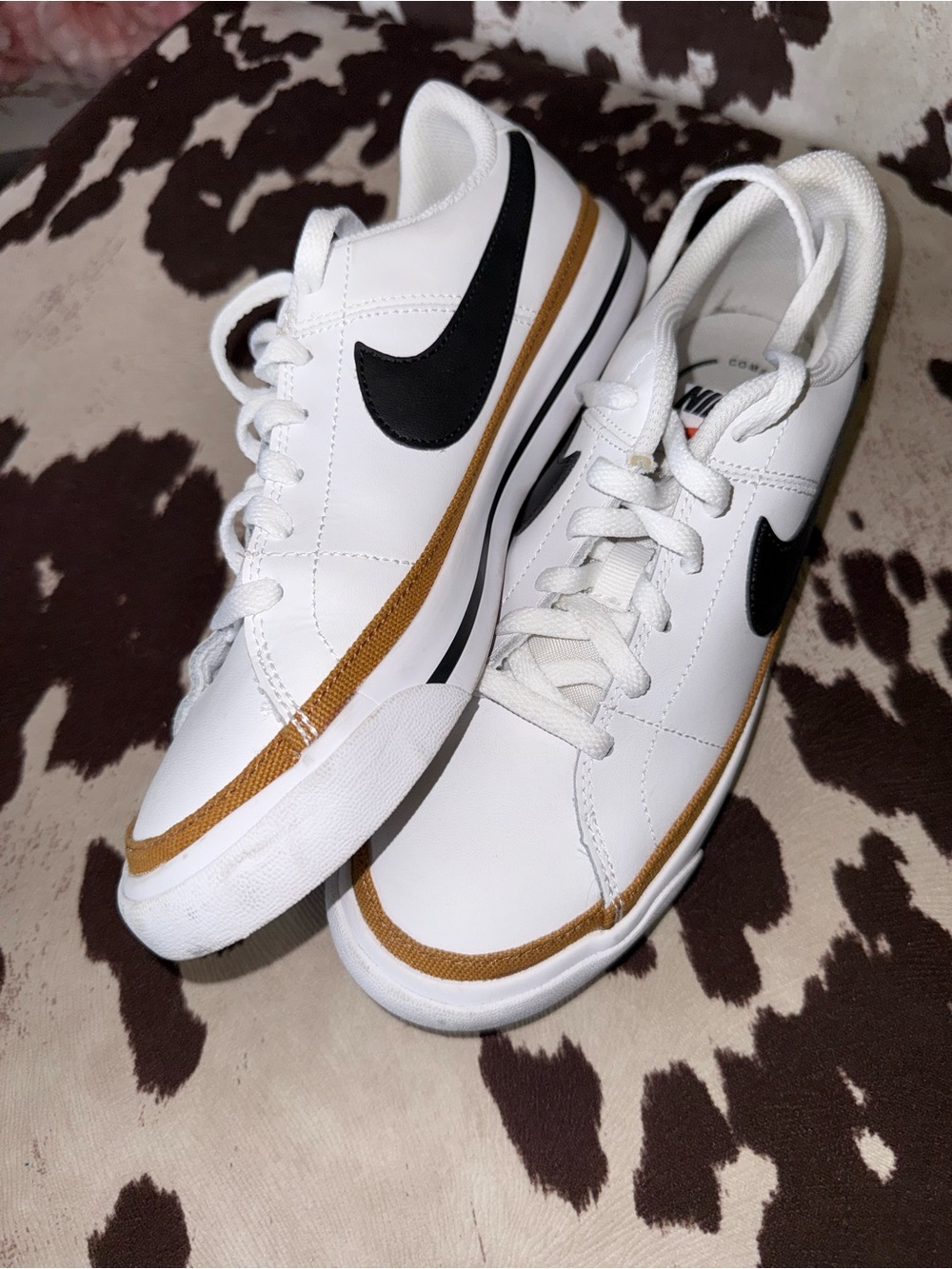 Nike (5 Youth) White Neutral Court Legacy Sneakers